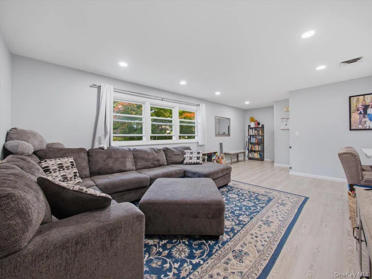 784 Brookridge Drive, Clarkstown, NY, 3 Bedrooms Bedrooms, 6 Rooms Rooms,1 BathroomBathrooms,Residential Lease,For Rent,Brookridge,0,1014164 784 Brookridge Drive, Clarkstown, NY, 3 Bedrooms Bedrooms, 6 Rooms Rooms,1 BathroomBathrooms,Residential Lease,For Rent,Brookridge,0,1014164