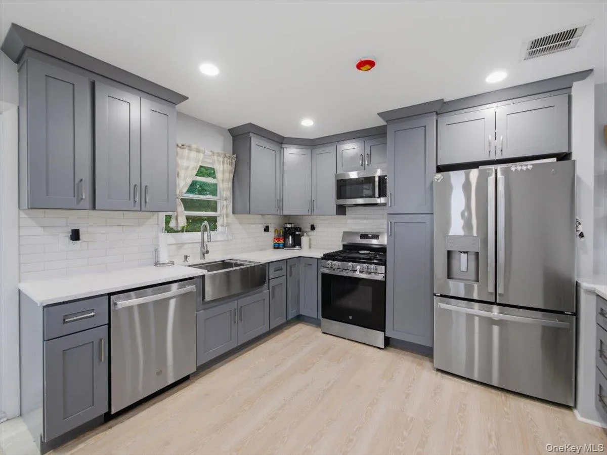 784 Brookridge Drive, Clarkstown, NY, 3 Bedrooms Bedrooms, 6 Rooms Rooms,1 BathroomBathrooms,Residential Lease,For Rent,Brookridge,0,1014164 784 Brookridge Drive, Clarkstown, NY, 3 Bedrooms Bedrooms, 6 Rooms Rooms,1 BathroomBathrooms,Residential Lease,For Rent,Brookridge,0,1014164