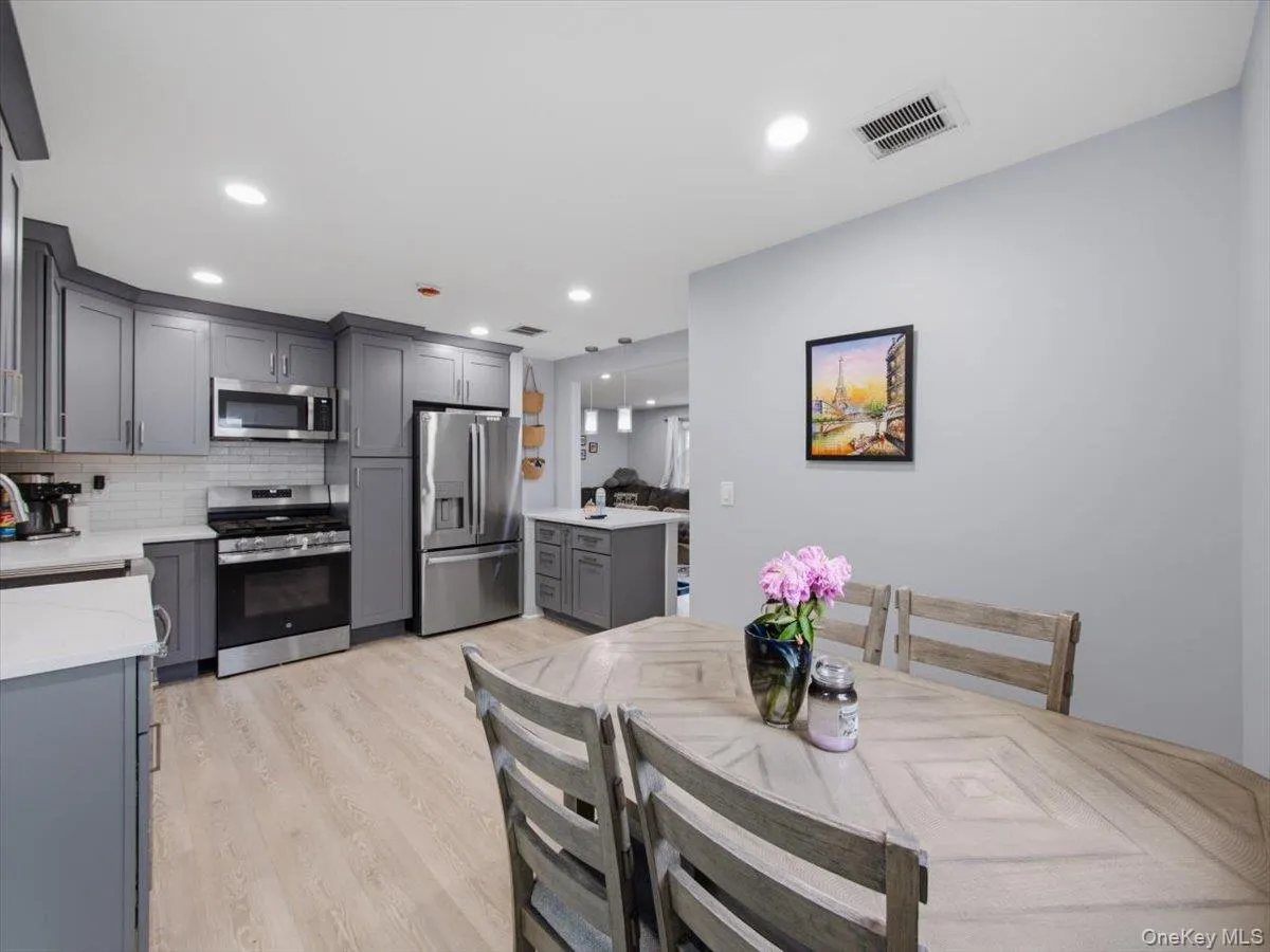 784 Brookridge Drive, Clarkstown, NY, 3 Bedrooms Bedrooms, 6 Rooms Rooms,1 BathroomBathrooms,Residential Lease,For Rent,Brookridge,0,1014164 784 Brookridge Drive, Clarkstown, NY, 3 Bedrooms Bedrooms, 6 Rooms Rooms,1 BathroomBathrooms,Residential Lease,For Rent,Brookridge,0,1014164