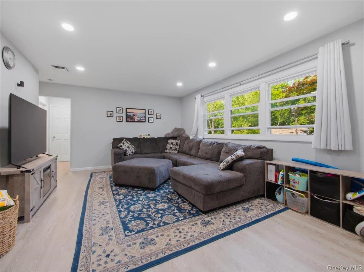 784 Brookridge Drive, Clarkstown, NY, 3 Bedrooms Bedrooms, 6 Rooms Rooms,1 BathroomBathrooms,Residential Lease,For Rent,Brookridge,0,1014164 784 Brookridge Drive, Clarkstown, NY, 3 Bedrooms Bedrooms, 6 Rooms Rooms,1 BathroomBathrooms,Residential Lease,For Rent,Brookridge,0,1014164
