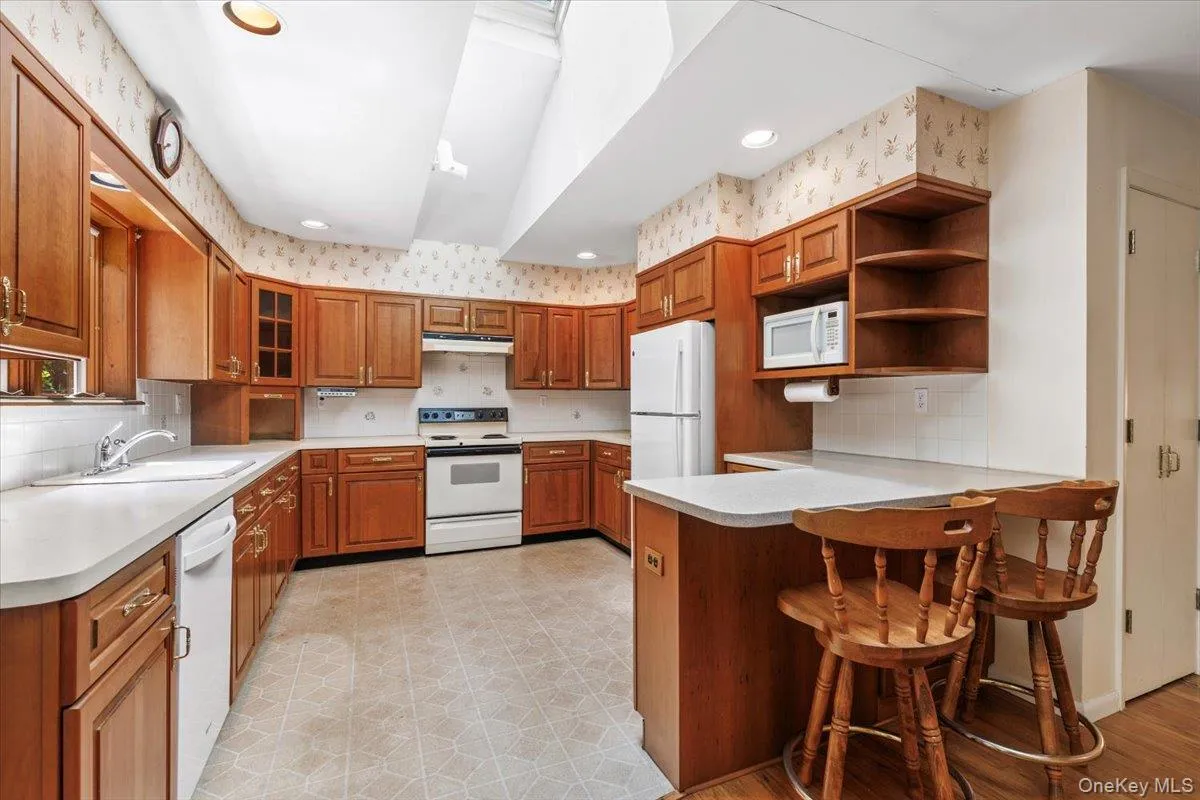 2872 Brookfield Drive, Yorktown, NY, 3 Bedrooms Bedrooms, 7 Rooms Rooms,2 BathroomsBathrooms,Residential,For Rent,Brookfield,0,1014170 2872 Brookfield Drive, Yorktown, NY, 3 Bedrooms Bedrooms, 7 Rooms Rooms,2 BathroomsBathrooms,Residential,For Rent,Brookfield,0,1014170