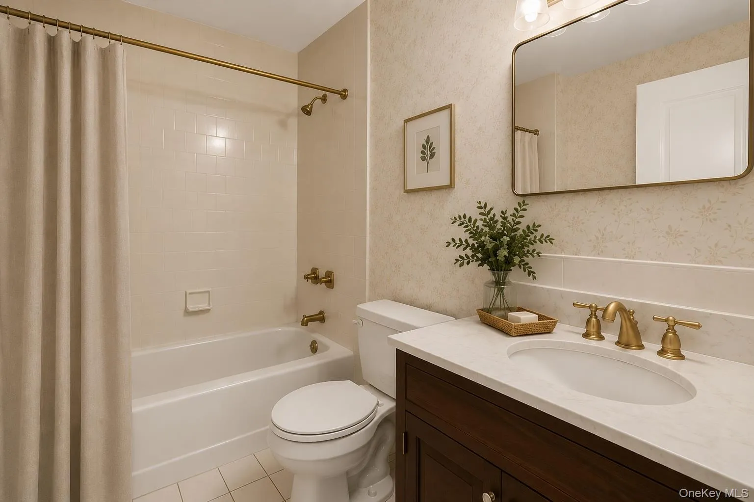 Hall - Full bathroom (virtually enhanced) Hall - Full bathroom (virtually enhanced)