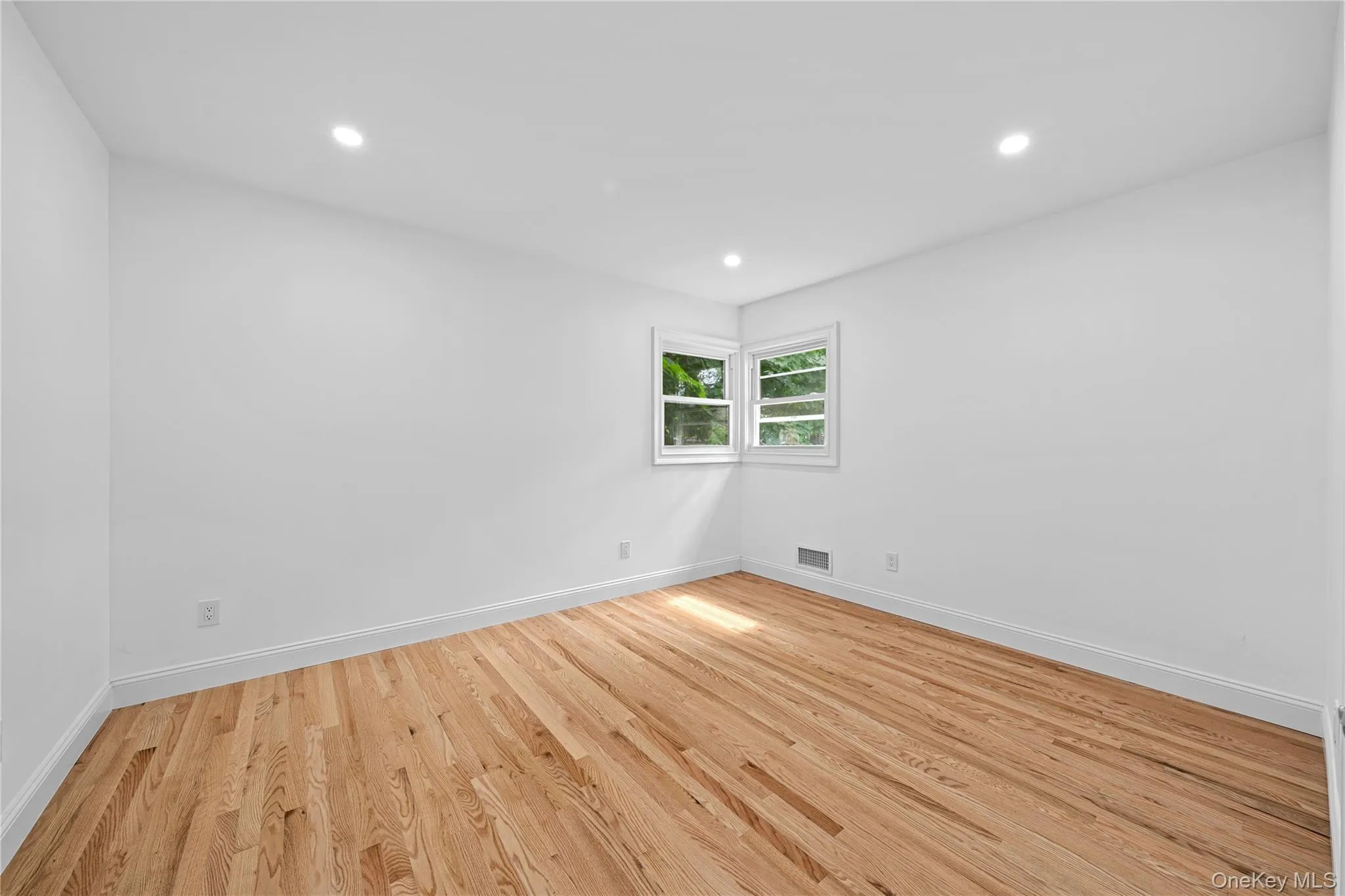 207 Wright Street, North Hempstead, NY, 3 Bedrooms Bedrooms, 6 Rooms Rooms,2 BathroomsBathrooms,Residential,For Rent,Wright,0,1014173 207 Wright Street, North Hempstead, NY, 3 Bedrooms Bedrooms, 6 Rooms Rooms,2 BathroomsBathrooms,Residential,For Rent,Wright,0,1014173