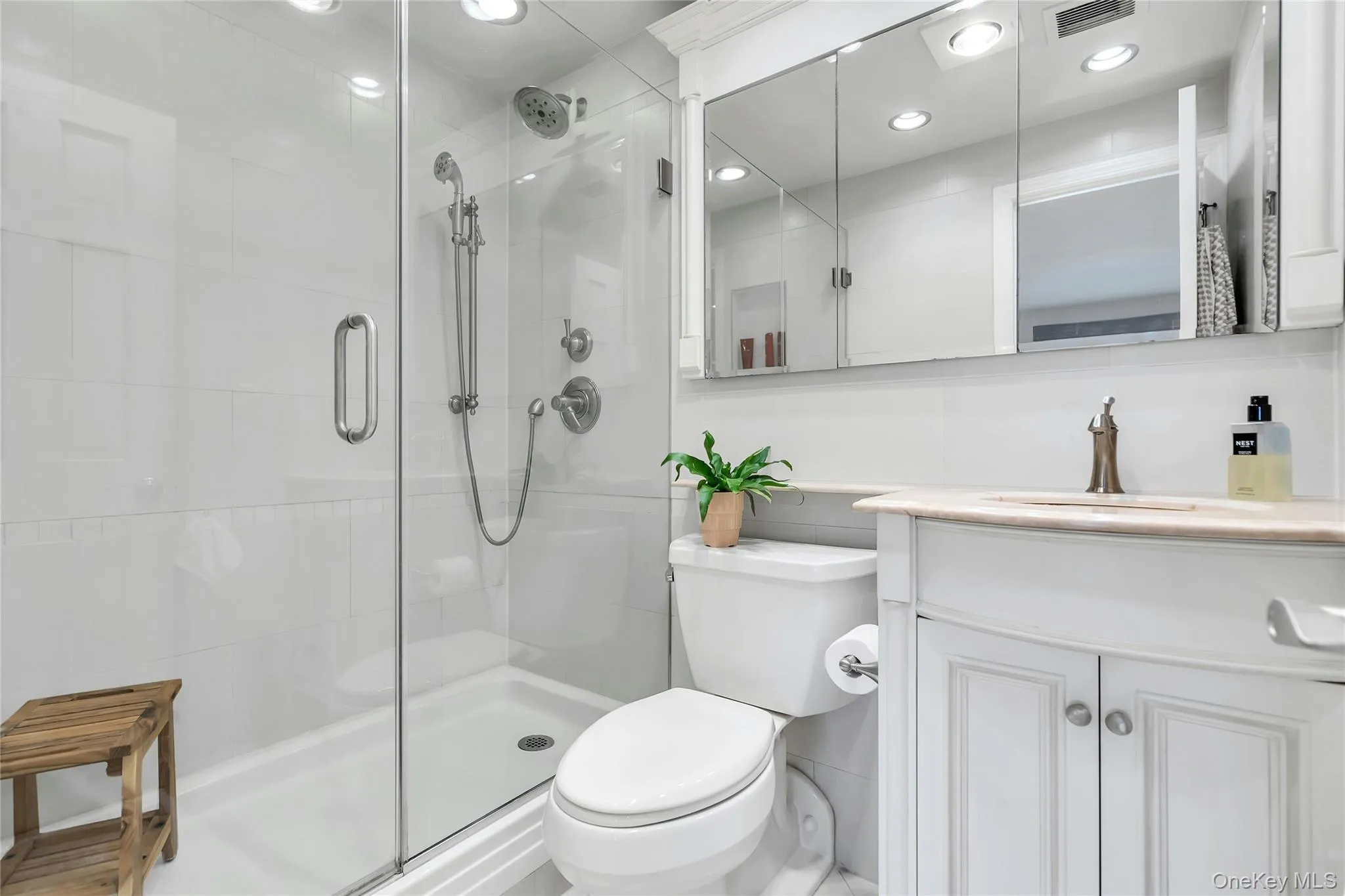 2 Richmond Road, Hempstead, NY, 1 Bedroom Bedrooms, 4 Rooms Rooms,1 BathroomBathrooms,Residential,For Rent,Richmond,0,1014176 2 Richmond Road, Hempstead, NY, 1 Bedroom Bedrooms, 4 Rooms Rooms,1 BathroomBathrooms,Residential,For Rent,Richmond,0,1014176