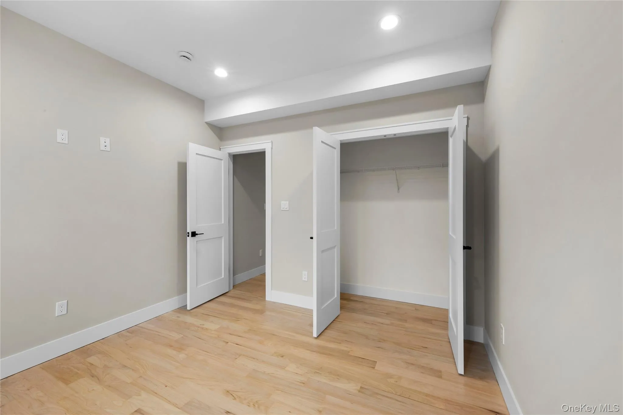 21 Devon Road, Oyster Bay, NY, 5 Bedrooms Bedrooms, 11 Rooms Rooms,3 BathroomsBathrooms,Residential,For Rent,Devon,0,1014185 21 Devon Road, Oyster Bay, NY, 5 Bedrooms Bedrooms, 11 Rooms Rooms,3 BathroomsBathrooms,Residential,For Rent,Devon,0,1014185