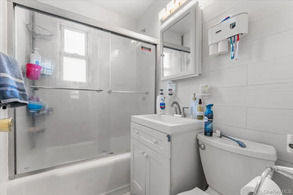 87-29 Marengo Street, New York, NY, 2 Bedrooms Bedrooms, 5 Rooms Rooms,1 BathroomBathrooms,Residential,For Rent,Marengo,0,1014187 87-29 Marengo Street, New York, NY, 2 Bedrooms Bedrooms, 5 Rooms Rooms,1 BathroomBathrooms,Residential,For Rent,Marengo,0,1014187