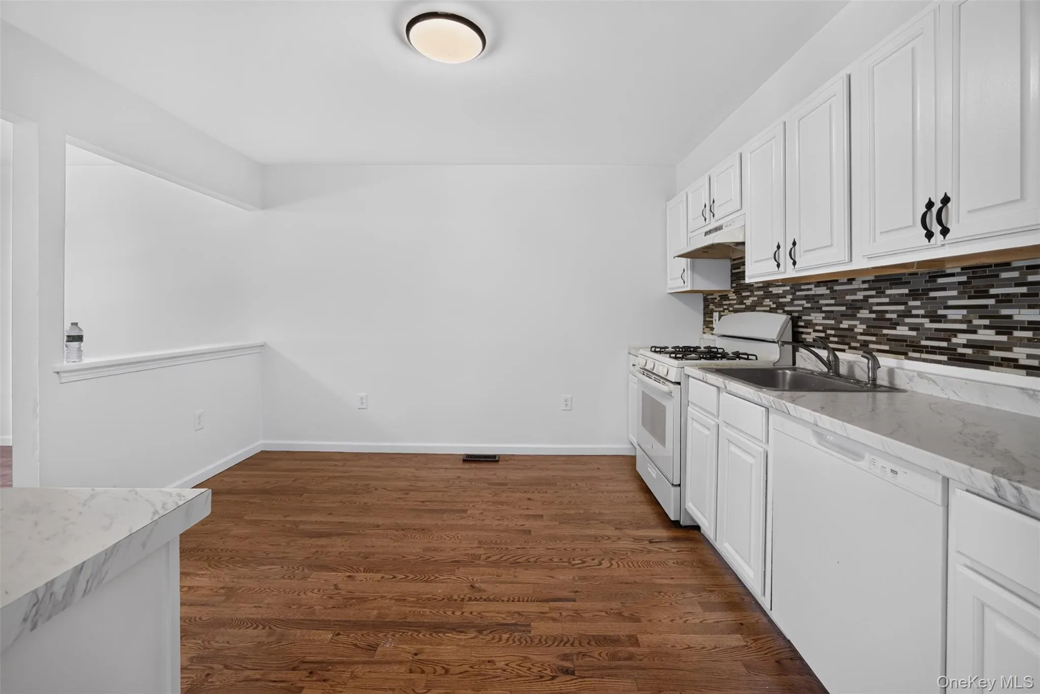 41 Genung Street, Middletown, NY, 4 Bedrooms Bedrooms, 8 Rooms Rooms,3 BathroomsBathrooms,Residential Lease,For Rent,Genung,0,1014196 41 Genung Street, Middletown, NY, 4 Bedrooms Bedrooms, 8 Rooms Rooms,3 BathroomsBathrooms,Residential Lease,For Rent,Genung,0,1014196