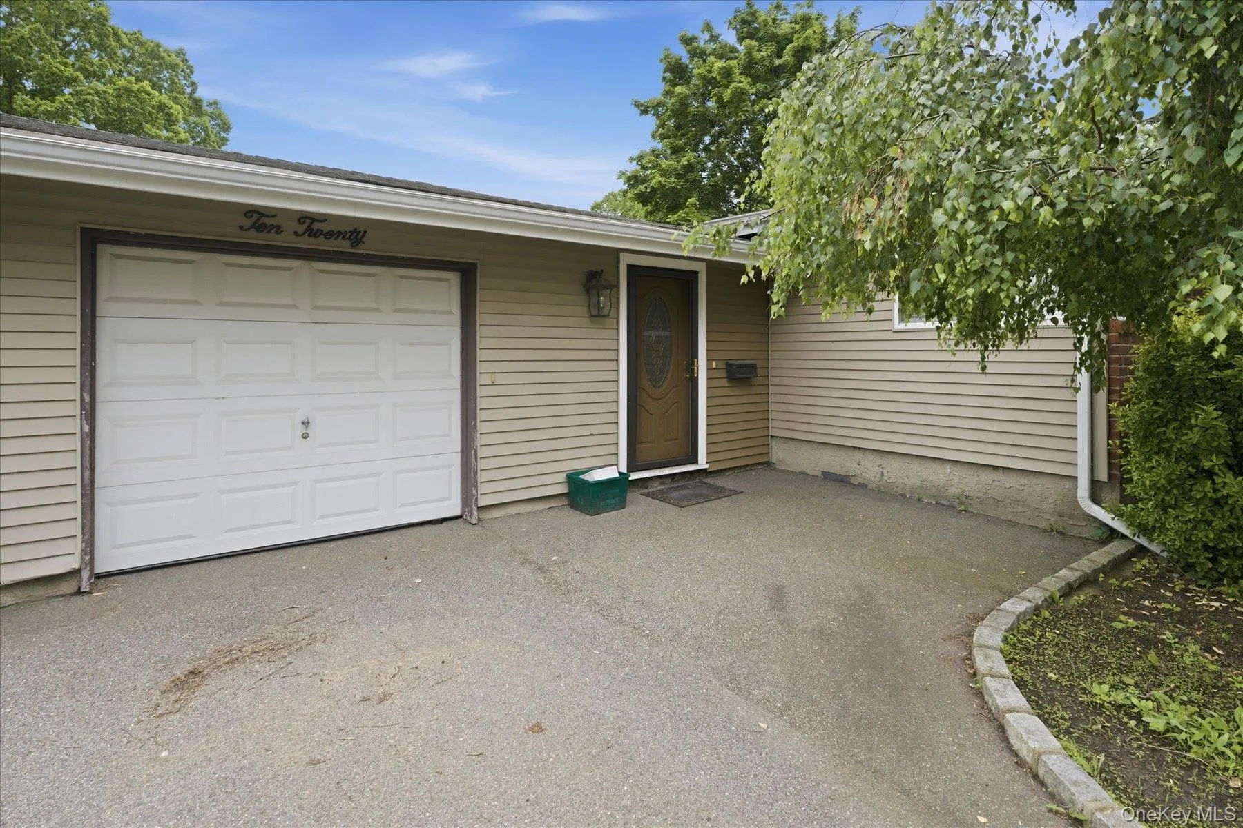 1020 Commack Road, Huntington, NY, 3 Bedrooms Bedrooms, 8 Rooms Rooms,3 BathroomsBathrooms,Residential,For Rent,Commack,0,1014206 1020 Commack Road, Huntington, NY, 3 Bedrooms Bedrooms, 8 Rooms Rooms,3 BathroomsBathrooms,Residential,For Rent,Commack,0,1014206