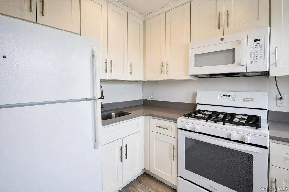 310 Riverside Boulevard, Long Beach, NY, 1 Bedroom Bedrooms, 3 Rooms Rooms,1 BathroomBathrooms,Residential,For Rent,Riverside,0,1014210 310 Riverside Boulevard, Long Beach, NY, 1 Bedroom Bedrooms, 3 Rooms Rooms,1 BathroomBathrooms,Residential,For Rent,Riverside,0,1014210