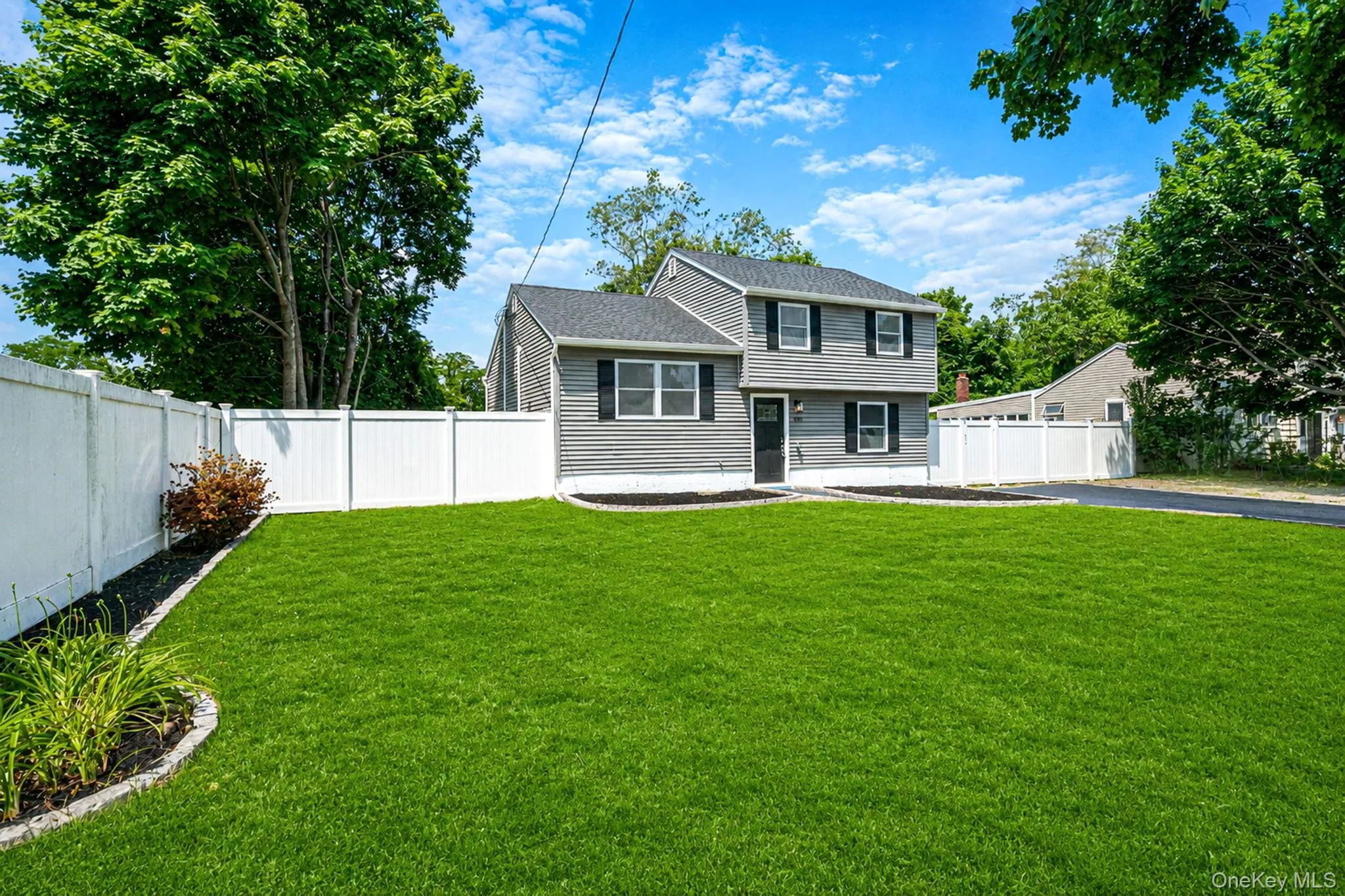 610 Americus Avenue, Brookhaven, NY, 4 Bedrooms Bedrooms, 8 Rooms Rooms,1 BathroomBathrooms,Residential Lease,For Rent,Americus,0,1014217 610 Americus Avenue, Brookhaven, NY, 4 Bedrooms Bedrooms, 8 Rooms Rooms,1 BathroomBathrooms,Residential Lease,For Rent,Americus,0,1014217