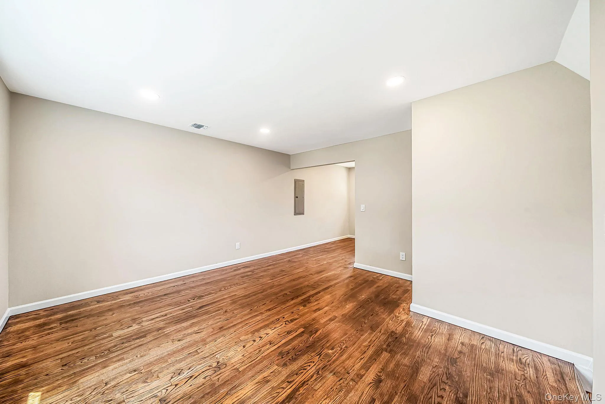 610 Americus Avenue, Brookhaven, NY, 4 Bedrooms Bedrooms, 8 Rooms Rooms,1 BathroomBathrooms,Residential Lease,For Rent,Americus,0,1014217 610 Americus Avenue, Brookhaven, NY, 4 Bedrooms Bedrooms, 8 Rooms Rooms,1 BathroomBathrooms,Residential Lease,For Rent,Americus,0,1014217