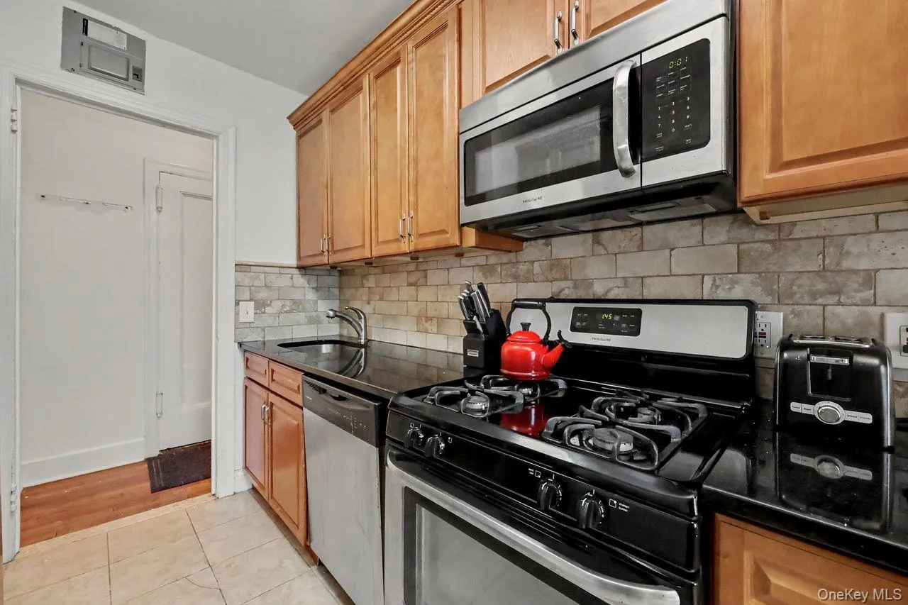 300 Broadway, Greenburgh, NY, 1 Bedroom Bedrooms, 3 Rooms Rooms,1 BathroomBathrooms,Residential,For Rent,Broadway,0,1014218 300 Broadway, Greenburgh, NY, 1 Bedroom Bedrooms, 3 Rooms Rooms,1 BathroomBathrooms,Residential,For Rent,Broadway,0,1014218
