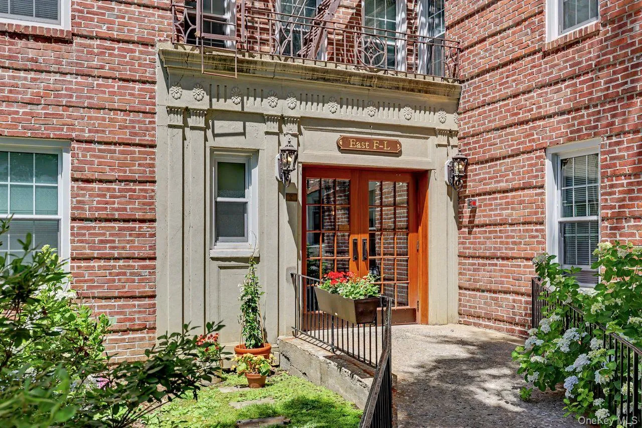 300 Broadway, Greenburgh, NY, 1 Bedroom Bedrooms, 3 Rooms Rooms,1 BathroomBathrooms,Residential,For Rent,Broadway,0,1014218 300 Broadway, Greenburgh, NY, 1 Bedroom Bedrooms, 3 Rooms Rooms,1 BathroomBathrooms,Residential,For Rent,Broadway,0,1014218