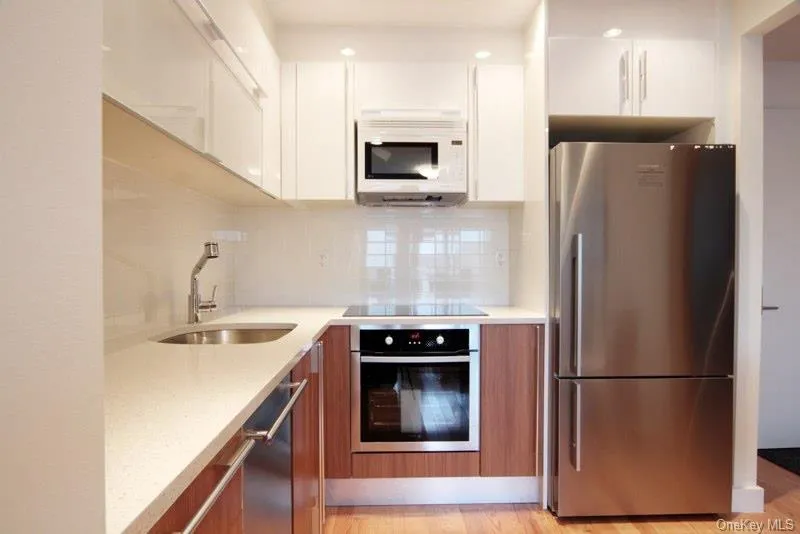 3135 31st Street, New York, NY, 2 Bedrooms Bedrooms, 5 Rooms Rooms,2 BathroomsBathrooms,Residential,For Rent,31st,0,1014219 3135 31st Street, New York, NY, 2 Bedrooms Bedrooms, 5 Rooms Rooms,2 BathroomsBathrooms,Residential,For Rent,31st,0,1014219