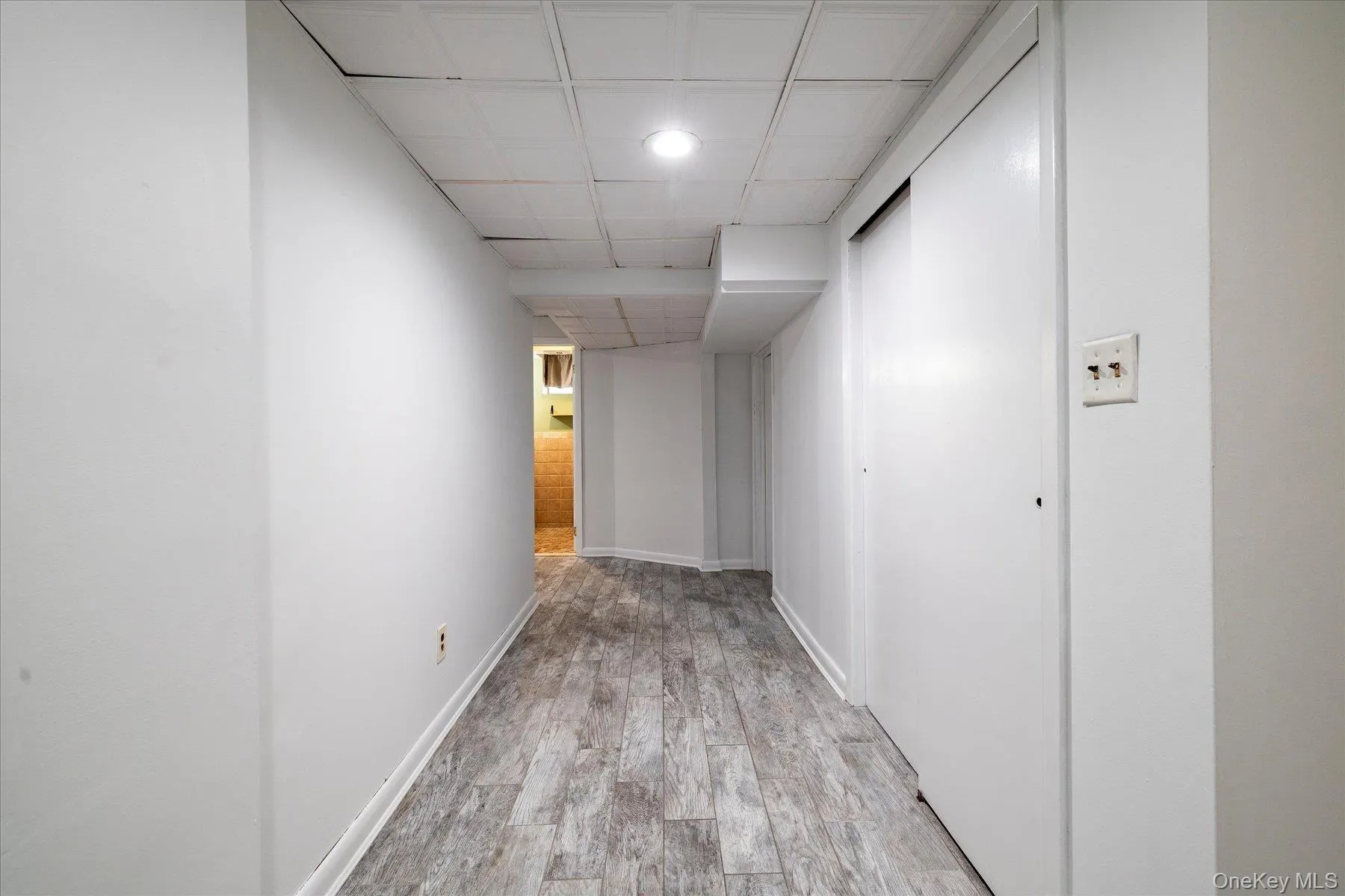 Hallway to Bathroom Hallway to Bathroom