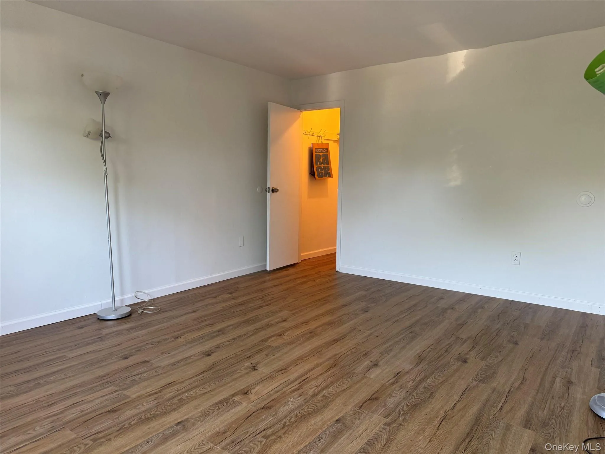 46 Lane Drive, Oyster Bay, NY, 2 Bedrooms Bedrooms, 5 Rooms Rooms,1 BathroomBathrooms,Residential Lease,For Rent,Lane,0,1014225 46 Lane Drive, Oyster Bay, NY, 2 Bedrooms Bedrooms, 5 Rooms Rooms,1 BathroomBathrooms,Residential Lease,For Rent,Lane,0,1014225