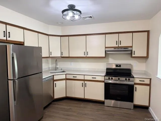 1 Atlantic Avenue, Oyster Bay, NY, 1 Bedroom Bedrooms, 4 Rooms Rooms,1 BathroomBathrooms,Residential,For Rent,Atlantic,0,KEY1014230 1 Atlantic Avenue, Oyster Bay, NY, 1 Bedroom Bedrooms, 4 Rooms Rooms,1 BathroomBathrooms,Residential,For Rent,Atlantic,0,KEY1014230