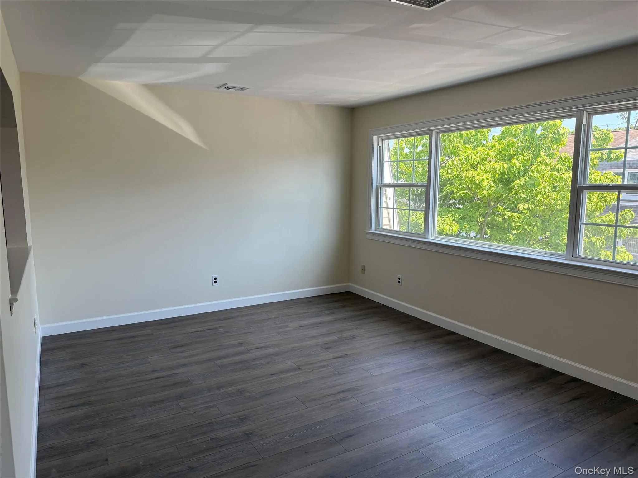 1 Atlantic Avenue, Oyster Bay, NY, 1 Bedroom Bedrooms, 4 Rooms Rooms,1 BathroomBathrooms,Residential,For Rent,Atlantic,0,KEY1014230 1 Atlantic Avenue, Oyster Bay, NY, 1 Bedroom Bedrooms, 4 Rooms Rooms,1 BathroomBathrooms,Residential,For Rent,Atlantic,0,KEY1014230