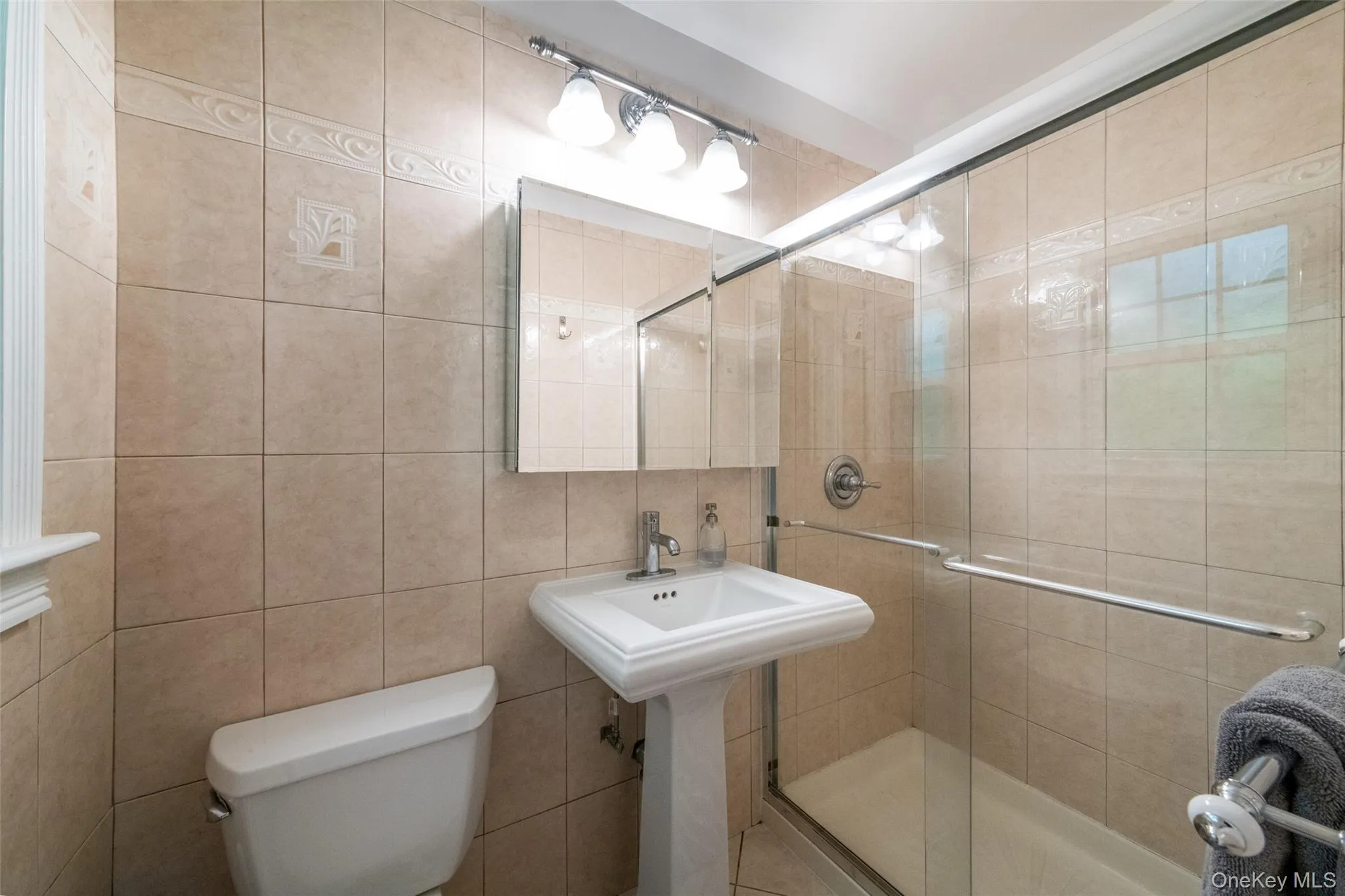 18 Carlyle Place, Greenburgh, NY, 3 Bedrooms Bedrooms, 7 Rooms Rooms,2 BathroomsBathrooms,Residential Lease,For Rent,Carlyle,0,KEY1014233 18 Carlyle Place, Greenburgh, NY, 3 Bedrooms Bedrooms, 7 Rooms Rooms,2 BathroomsBathrooms,Residential Lease,For Rent,Carlyle,0,KEY1014233