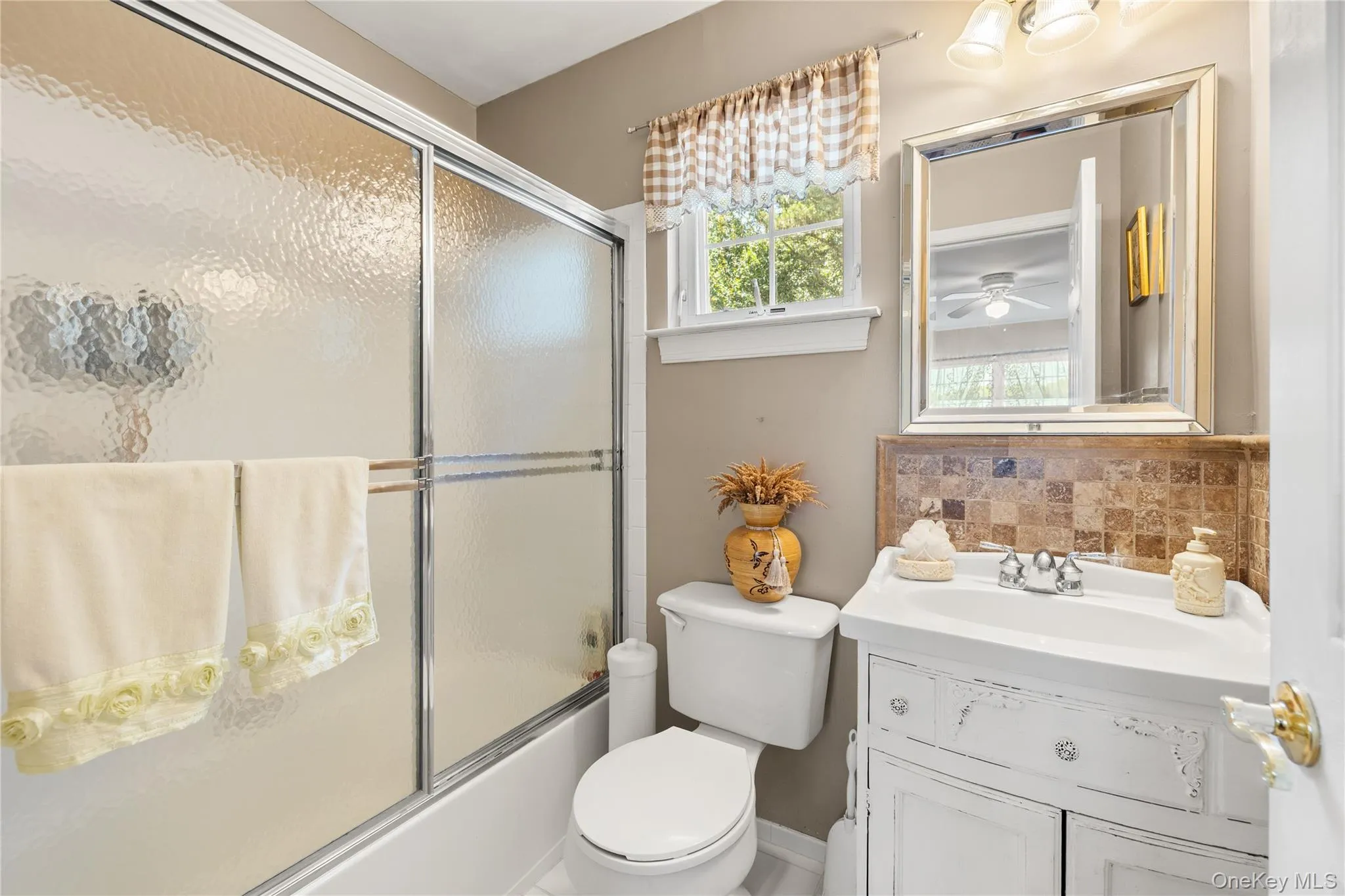 Upstairs Full Bath Upstairs Full Bath