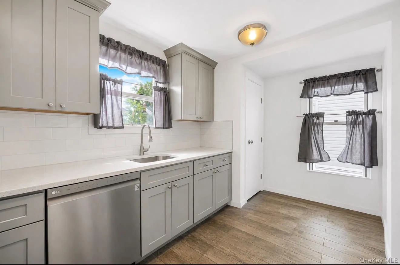 9036 209th Street, New York, NY, 3 Bedrooms Bedrooms, 7 Rooms Rooms,1 BathroomBathrooms,Residential,For Rent,209th,0,1014235 9036 209th Street, New York, NY, 3 Bedrooms Bedrooms, 7 Rooms Rooms,1 BathroomBathrooms,Residential,For Rent,209th,0,1014235