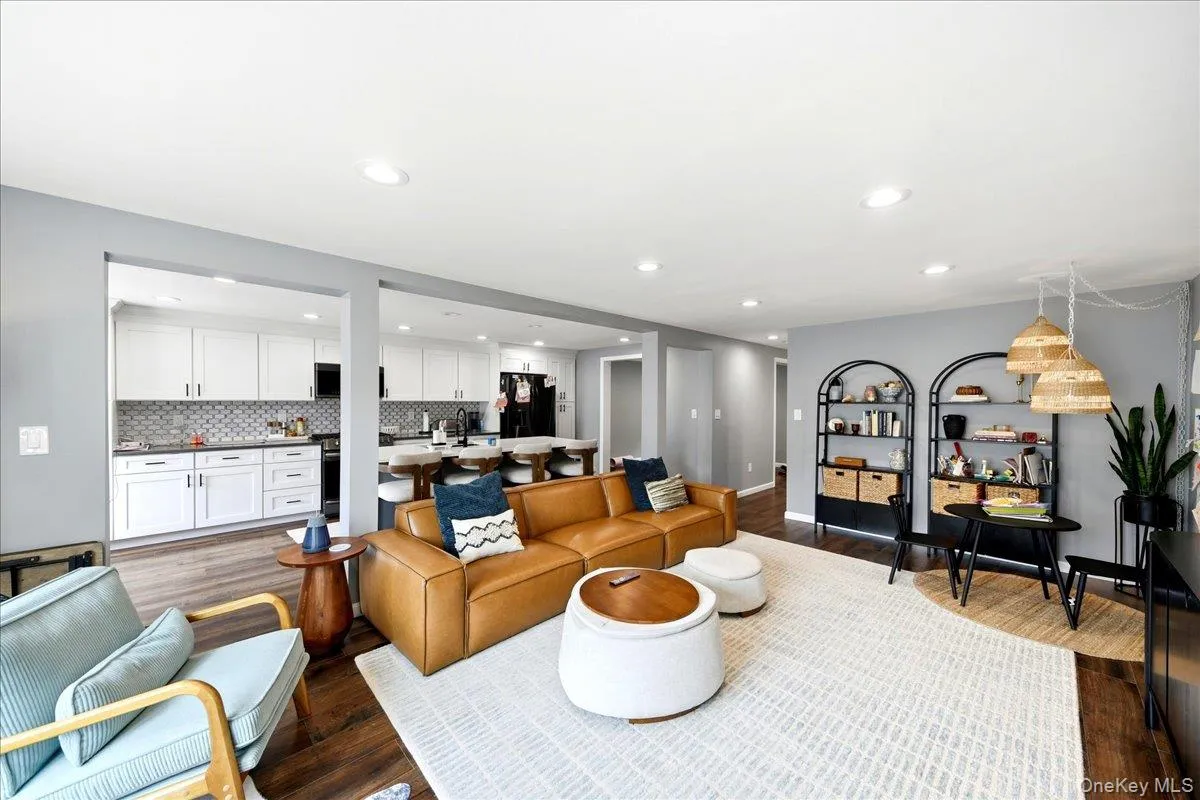 736 Pelhamdale Avenue, New Rochelle, NY, 3 Bedrooms Bedrooms, 6 Rooms Rooms,2 BathroomsBathrooms,Residential Lease,For Rent,Pelhamdale,0,1014236 736 Pelhamdale Avenue, New Rochelle, NY, 3 Bedrooms Bedrooms, 6 Rooms Rooms,2 BathroomsBathrooms,Residential Lease,For Rent,Pelhamdale,0,1014236