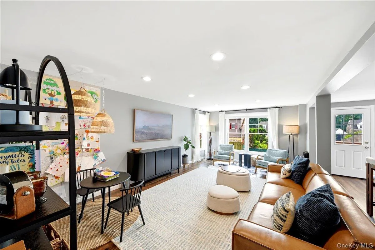 736 Pelhamdale Avenue, New Rochelle, NY, 3 Bedrooms Bedrooms, 6 Rooms Rooms,2 BathroomsBathrooms,Residential Lease,For Rent,Pelhamdale,0,1014236 736 Pelhamdale Avenue, New Rochelle, NY, 3 Bedrooms Bedrooms, 6 Rooms Rooms,2 BathroomsBathrooms,Residential Lease,For Rent,Pelhamdale,0,1014236