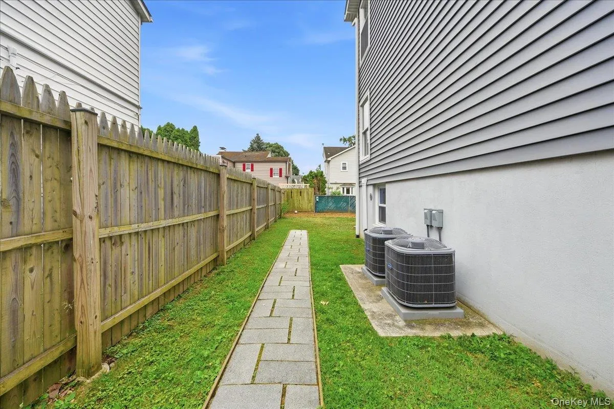 736 Pelhamdale Avenue, New Rochelle, NY, 3 Bedrooms Bedrooms, 6 Rooms Rooms,2 BathroomsBathrooms,Residential Lease,For Rent,Pelhamdale,0,1014236 736 Pelhamdale Avenue, New Rochelle, NY, 3 Bedrooms Bedrooms, 6 Rooms Rooms,2 BathroomsBathrooms,Residential Lease,For Rent,Pelhamdale,0,1014236