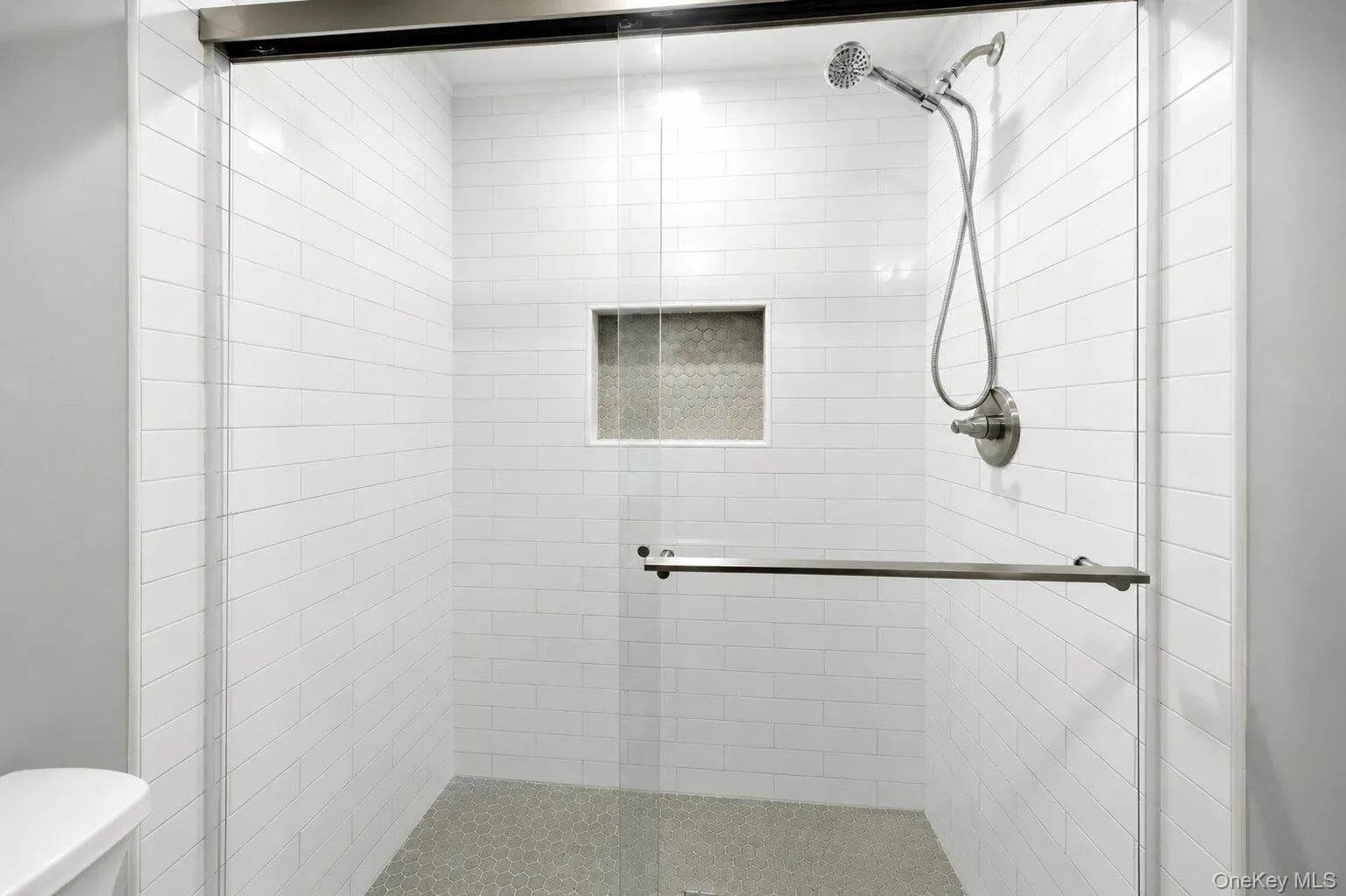 736 Pelhamdale Avenue, New Rochelle, NY, 3 Bedrooms Bedrooms, 6 Rooms Rooms,2 BathroomsBathrooms,Residential Lease,For Rent,Pelhamdale,0,1014236 736 Pelhamdale Avenue, New Rochelle, NY, 3 Bedrooms Bedrooms, 6 Rooms Rooms,2 BathroomsBathrooms,Residential Lease,For Rent,Pelhamdale,0,1014236