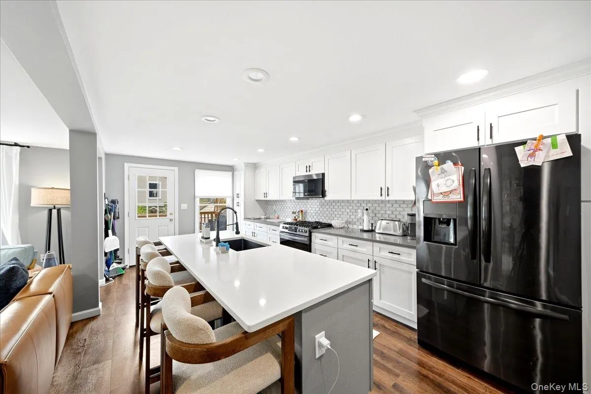 736 Pelhamdale Avenue, New Rochelle, NY, 3 Bedrooms Bedrooms, 6 Rooms Rooms,2 BathroomsBathrooms,Residential Lease,For Rent,Pelhamdale,0,1014236 736 Pelhamdale Avenue, New Rochelle, NY, 3 Bedrooms Bedrooms, 6 Rooms Rooms,2 BathroomsBathrooms,Residential Lease,For Rent,Pelhamdale,0,1014236