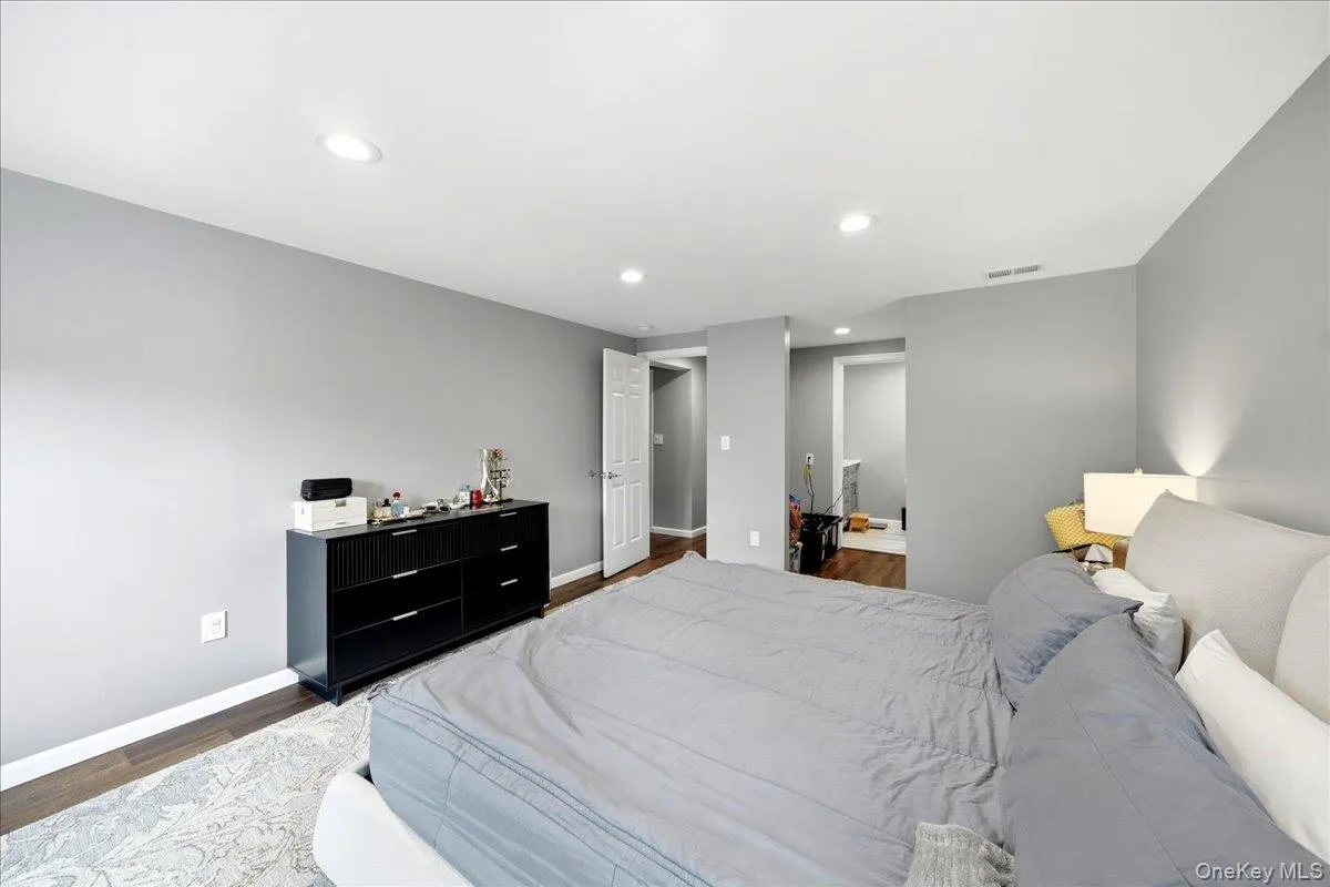 736 Pelhamdale Avenue, New Rochelle, NY, 3 Bedrooms Bedrooms, 6 Rooms Rooms,2 BathroomsBathrooms,Residential Lease,For Rent,Pelhamdale,0,1014236 736 Pelhamdale Avenue, New Rochelle, NY, 3 Bedrooms Bedrooms, 6 Rooms Rooms,2 BathroomsBathrooms,Residential Lease,For Rent,Pelhamdale,0,1014236