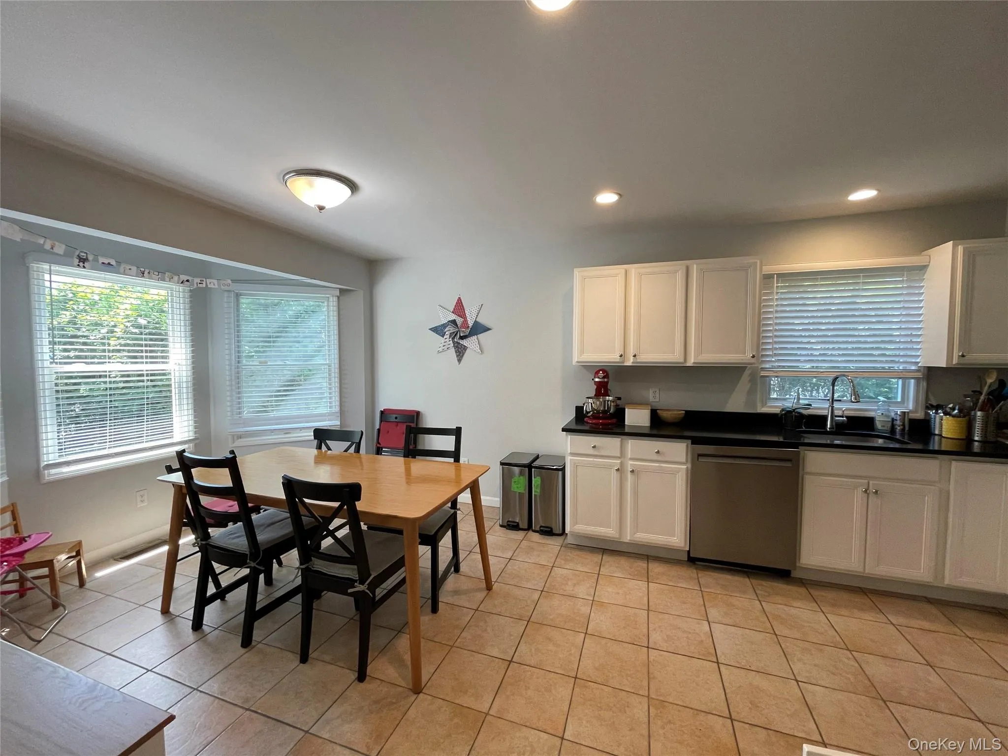 Eat-in-kitchen Eat-in-kitchen