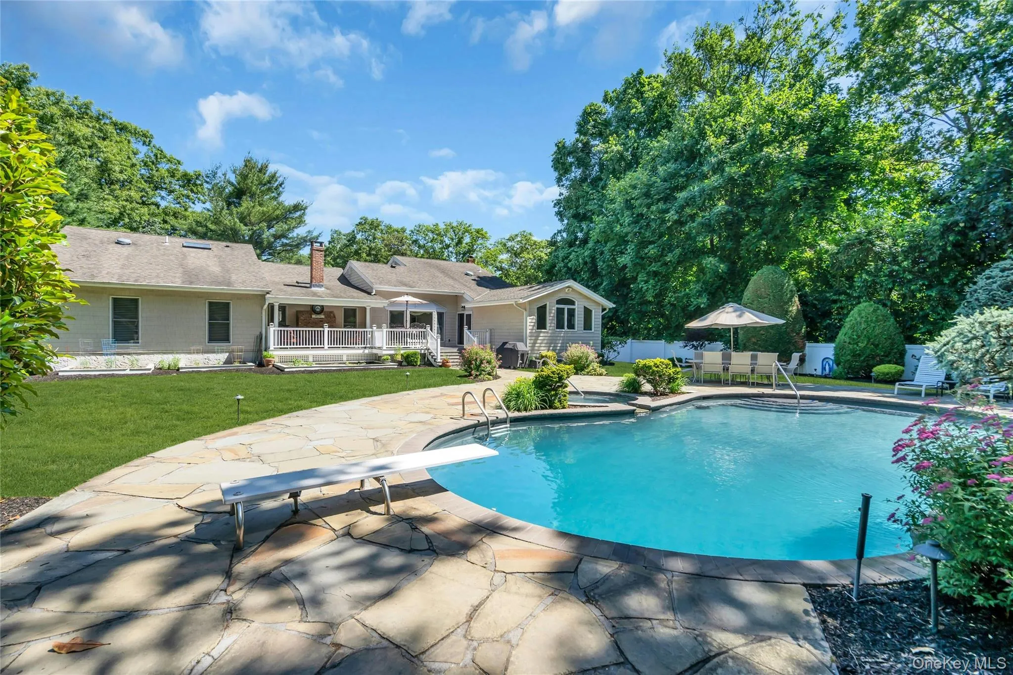 6 Averly Place, Smithtown, NY, 4 Bedrooms Bedrooms, 8 Rooms Rooms,2 BathroomsBathrooms,Residential,For Rent,Averly,0,1014247 6 Averly Place, Smithtown, NY, 4 Bedrooms Bedrooms, 8 Rooms Rooms,2 BathroomsBathrooms,Residential,For Rent,Averly,0,1014247