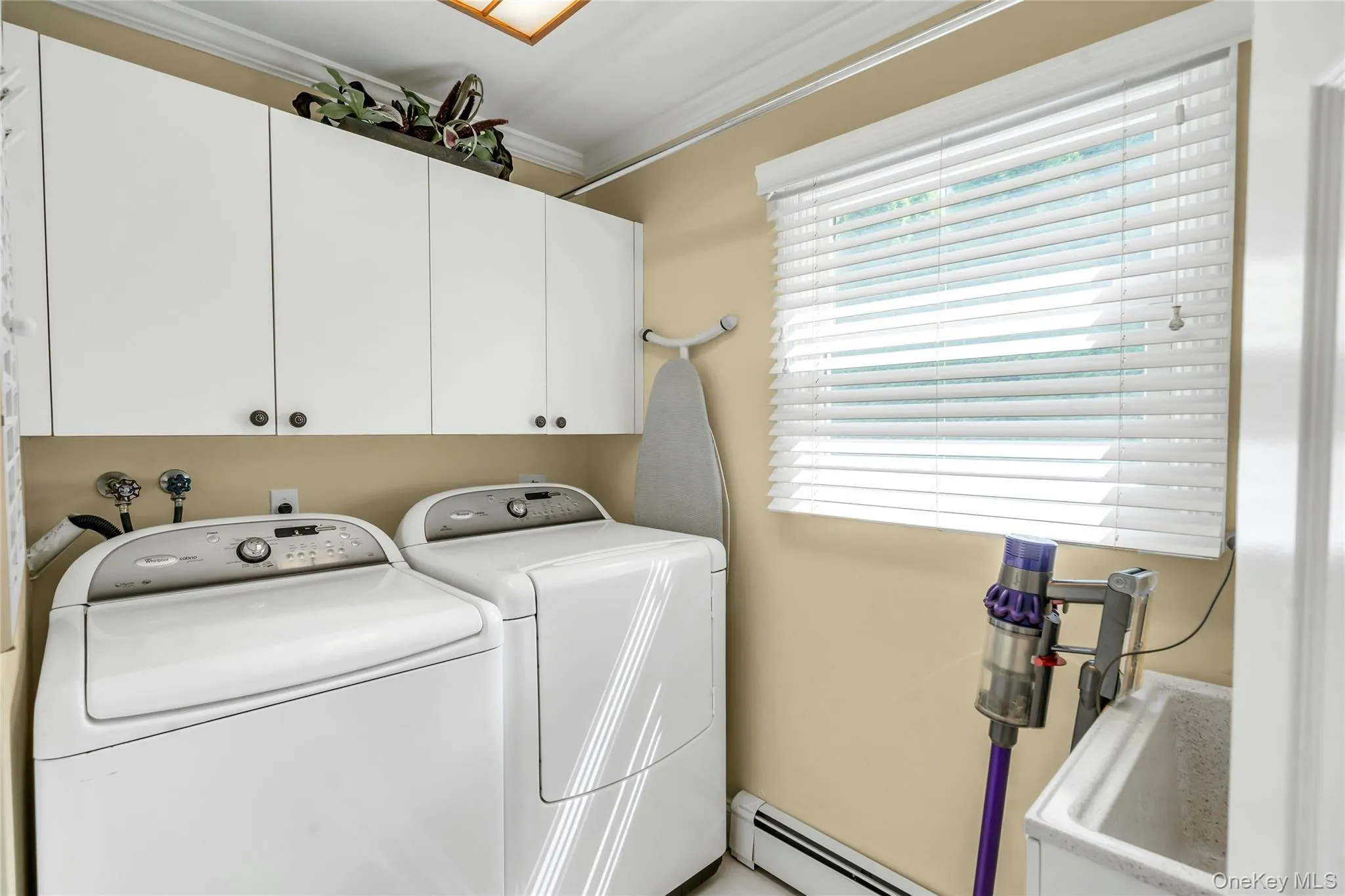 6 Averly Place, Smithtown, NY, 4 Bedrooms Bedrooms, 8 Rooms Rooms,2 BathroomsBathrooms,Residential,For Rent,Averly,0,1014247 6 Averly Place, Smithtown, NY, 4 Bedrooms Bedrooms, 8 Rooms Rooms,2 BathroomsBathrooms,Residential,For Rent,Averly,0,1014247
