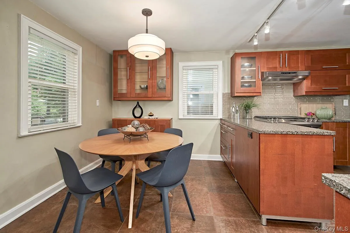 Eat in kitchen area Eat in kitchen area