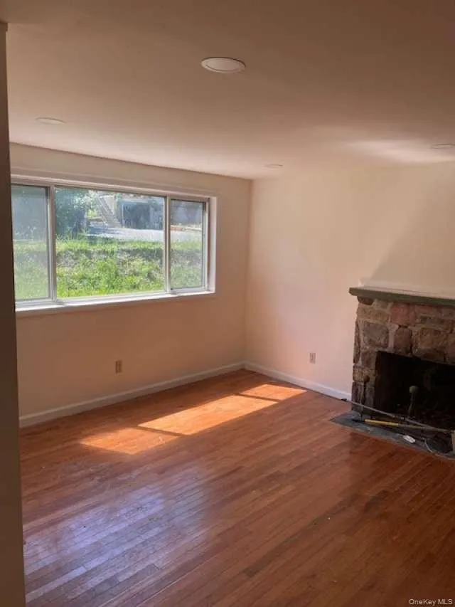 32 Cedar Trail, Monroe, NY, 3 Bedrooms Bedrooms, 5 Rooms Rooms,1 BathroomBathrooms,Residential,For Rent,Cedar,0,KEY1014254 32 Cedar Trail, Monroe, NY, 3 Bedrooms Bedrooms, 5 Rooms Rooms,1 BathroomBathrooms,Residential,For Rent,Cedar,0,KEY1014254