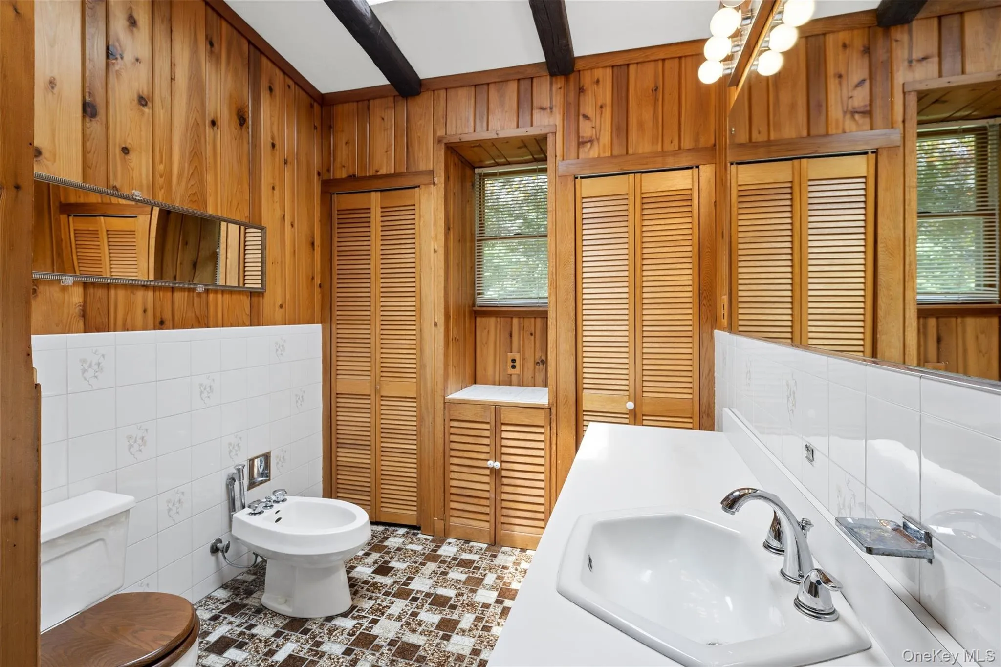 Large full bathroom on first floor Large full bathroom on first floor