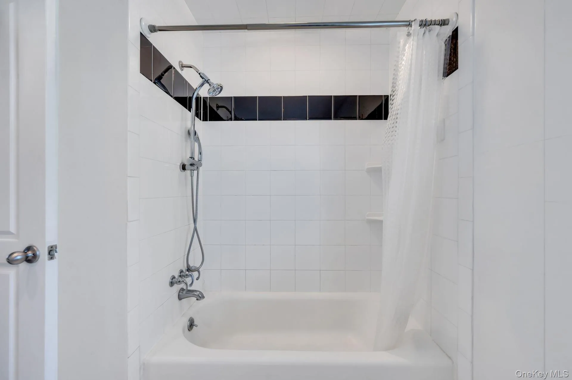 7 Albers Lane, Oyster Bay, NY, 3 Bedrooms Bedrooms, 6 Rooms Rooms,2 BathroomsBathrooms,Residential,For Rent,Albers,0,1014270 7 Albers Lane, Oyster Bay, NY, 3 Bedrooms Bedrooms, 6 Rooms Rooms,2 BathroomsBathrooms,Residential,For Rent,Albers,0,1014270