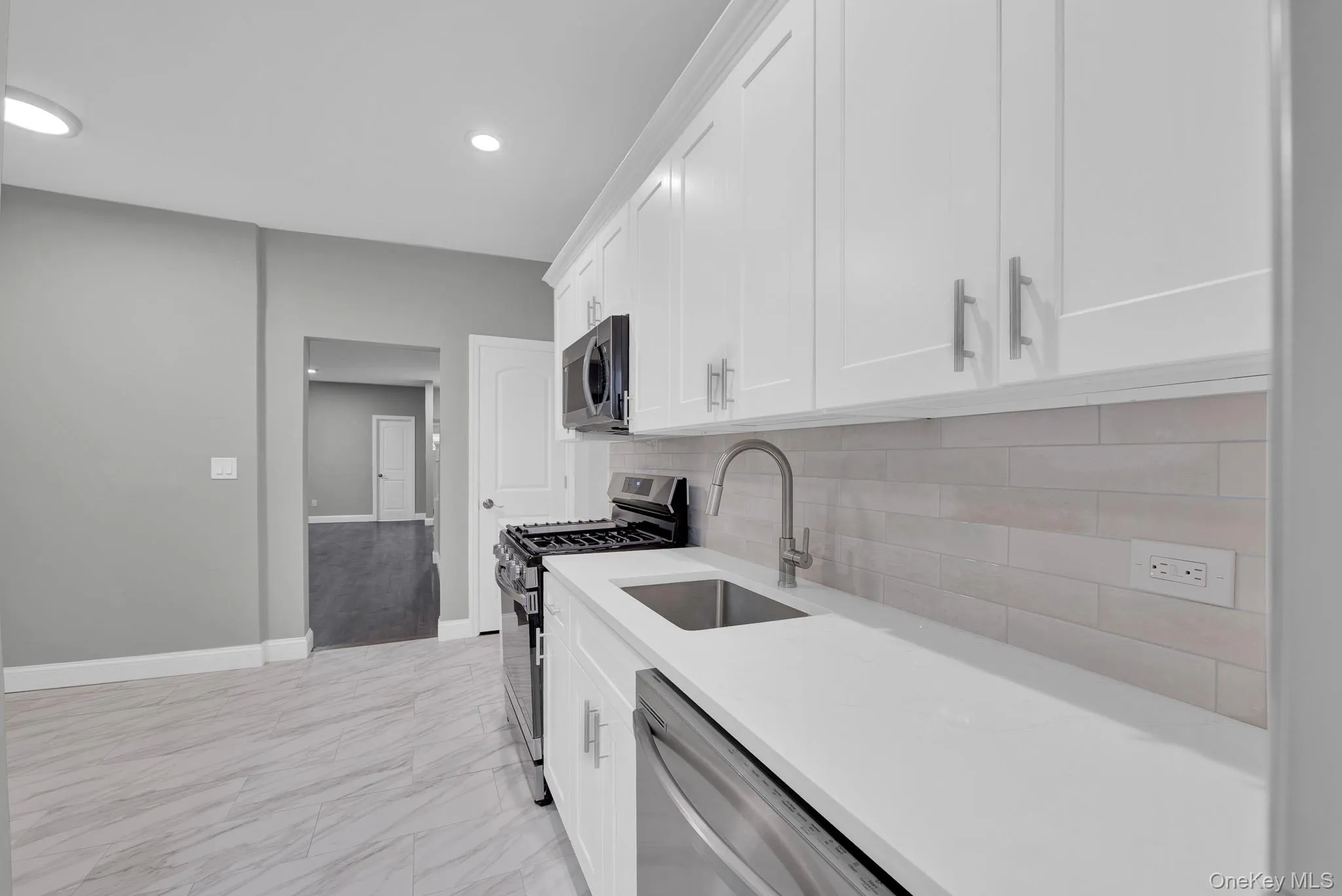 30-36 91st Street, New York, NY, 3 Bedrooms Bedrooms, 6 Rooms Rooms,2 BathroomsBathrooms,Residential,For Rent,91st,0,1014271 30-36 91st Street, New York, NY, 3 Bedrooms Bedrooms, 6 Rooms Rooms,2 BathroomsBathrooms,Residential,For Rent,91st,0,1014271