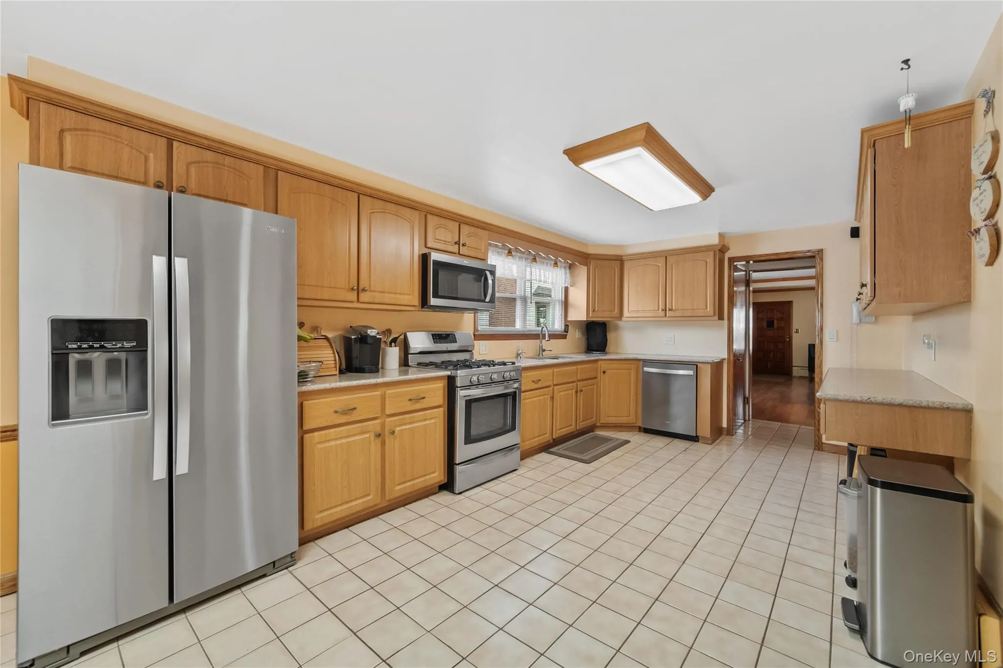 Large Eat In Kitchen with plenty of light! Stainless appliances Large Eat In Kitchen with plenty of light! Stainless appliances