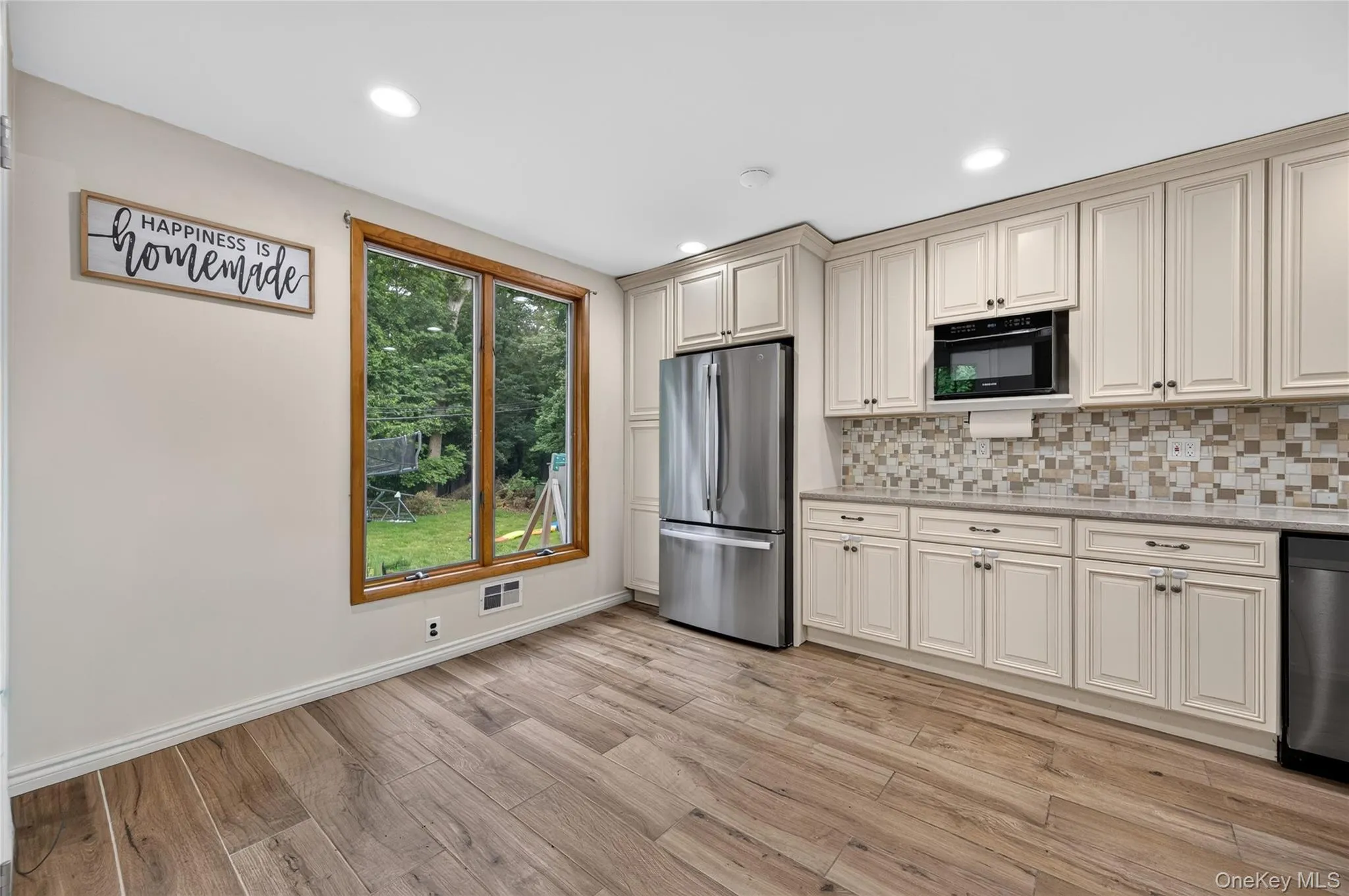 257 Bow Drive, Smithtown, NY, 3 Bedrooms Bedrooms, 7 Rooms Rooms,1 BathroomBathrooms,Residential,For Rent,Bow,0,1014274 257 Bow Drive, Smithtown, NY, 3 Bedrooms Bedrooms, 7 Rooms Rooms,1 BathroomBathrooms,Residential,For Rent,Bow,0,1014274