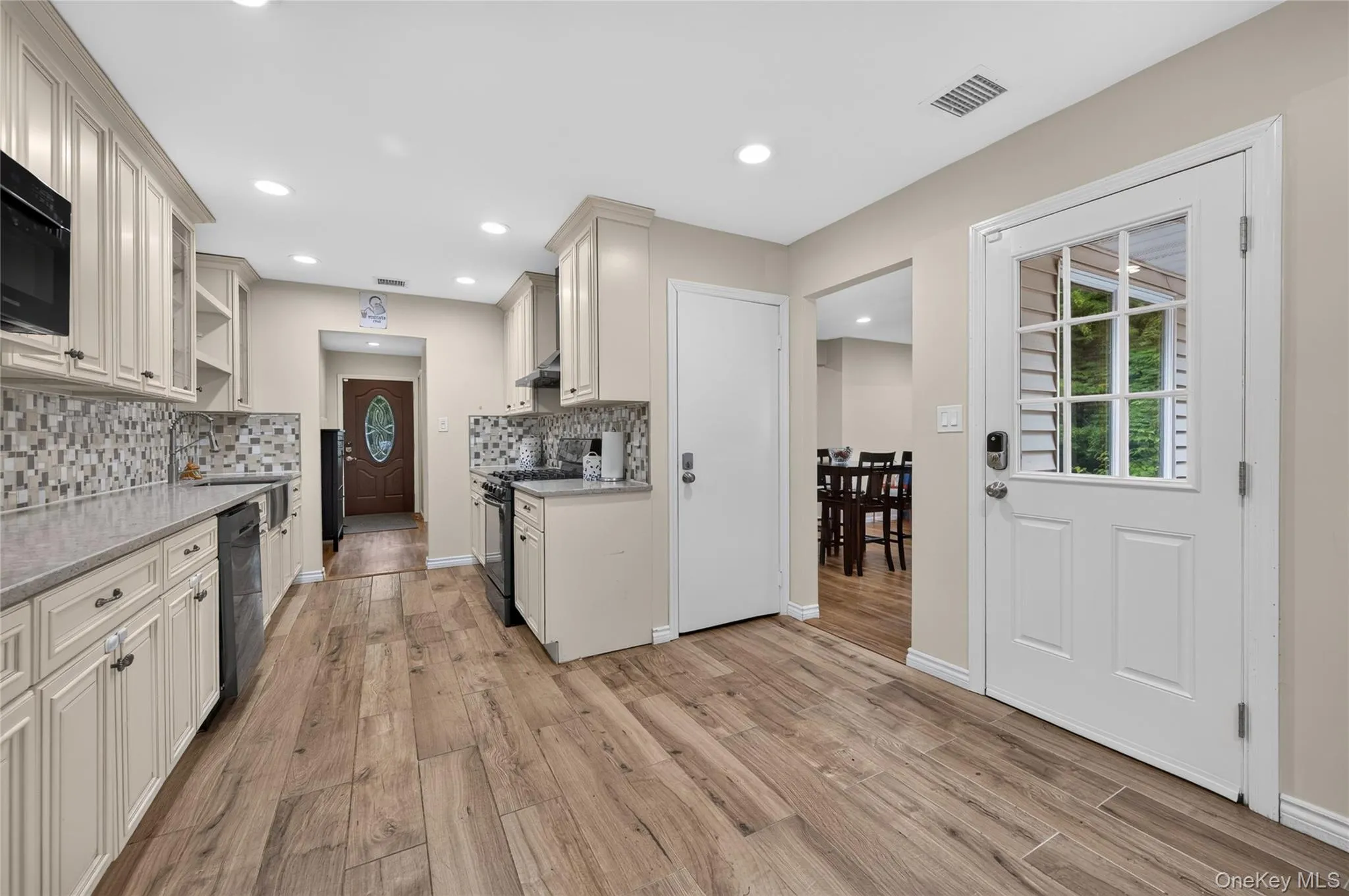 257 Bow Drive, Smithtown, NY, 3 Bedrooms Bedrooms, 7 Rooms Rooms,1 BathroomBathrooms,Residential,For Rent,Bow,0,1014274 257 Bow Drive, Smithtown, NY, 3 Bedrooms Bedrooms, 7 Rooms Rooms,1 BathroomBathrooms,Residential,For Rent,Bow,0,1014274