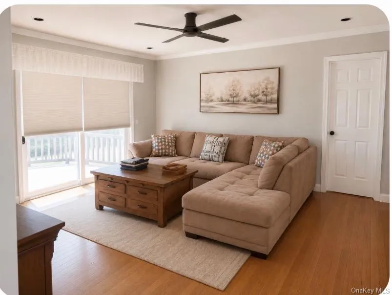 Family Room w/o Machine Family Room w/o Machine