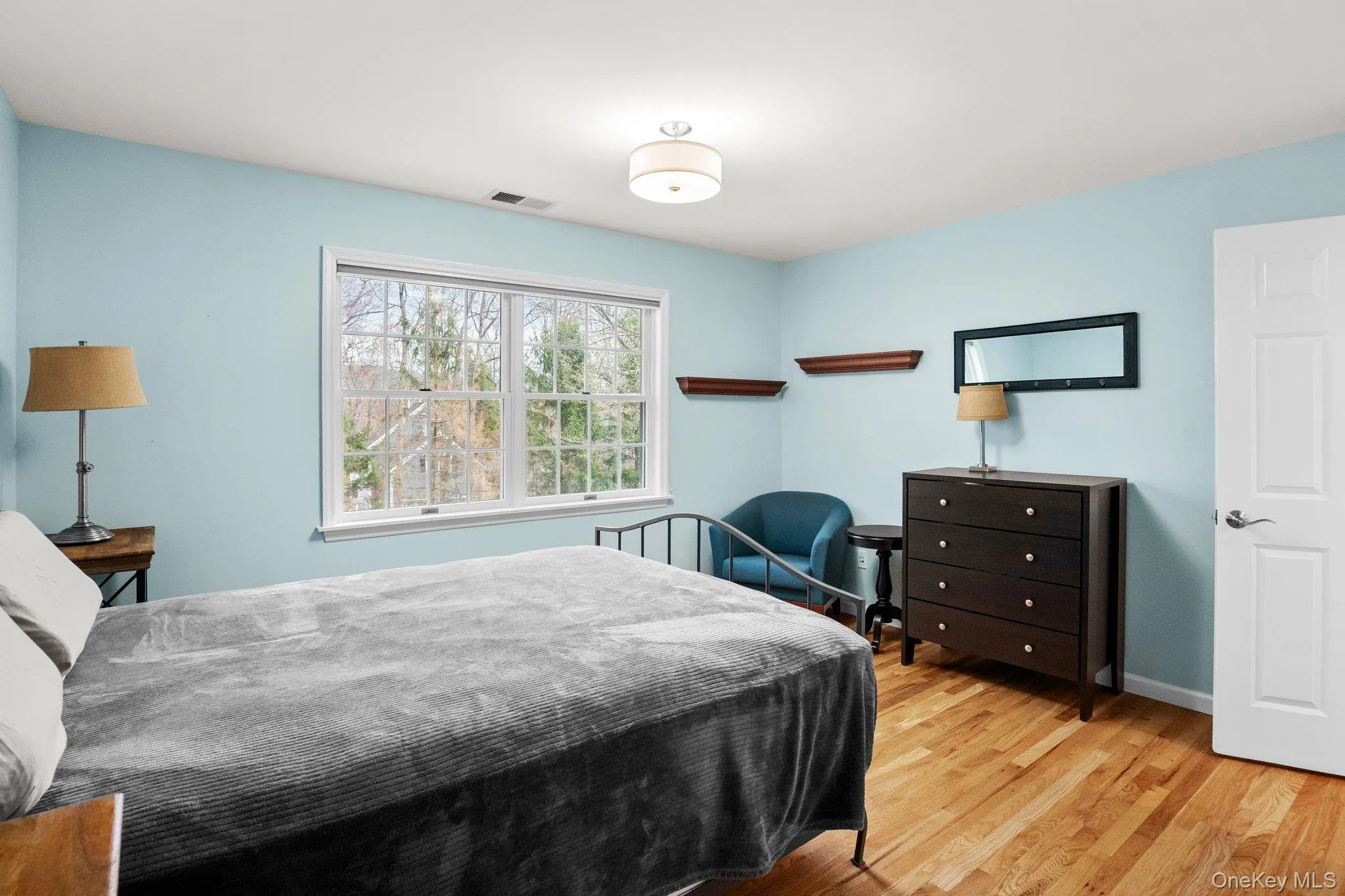 Bedroom with en suite bathroom Bedroom with en suite bathroom