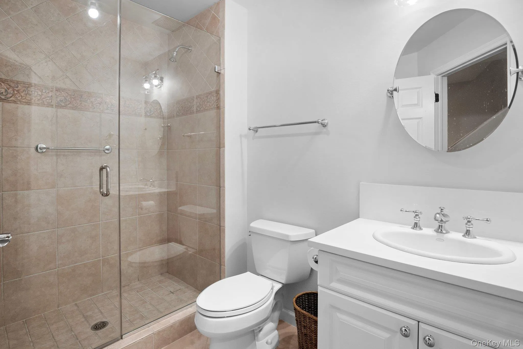 Full en suite bathroom Full en suite bathroom