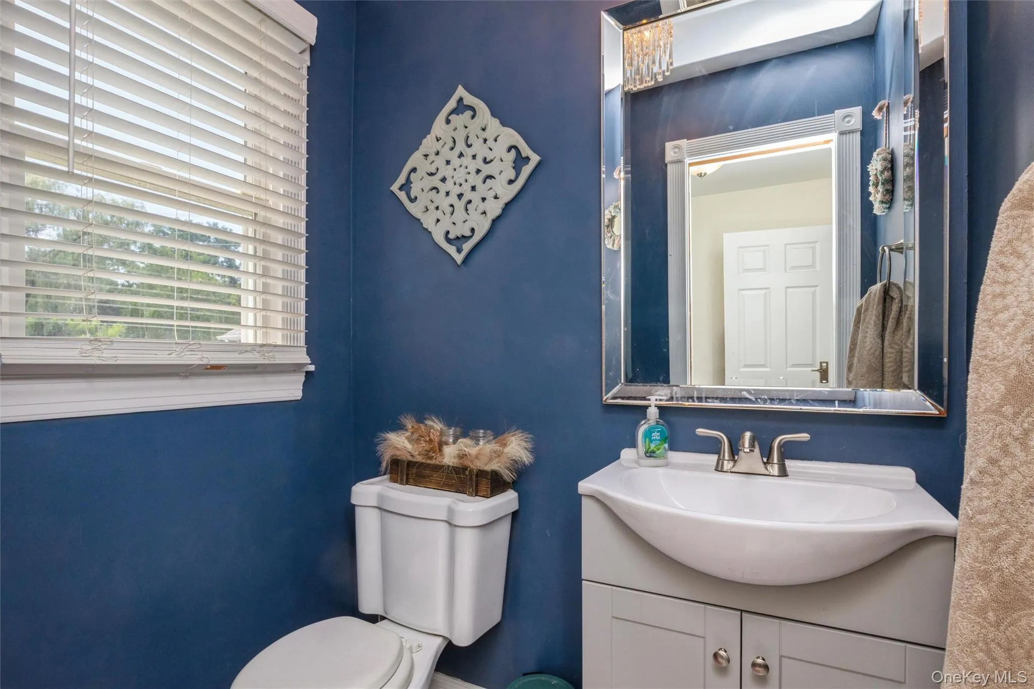 Half Bath off Kitchen Half Bath off Kitchen