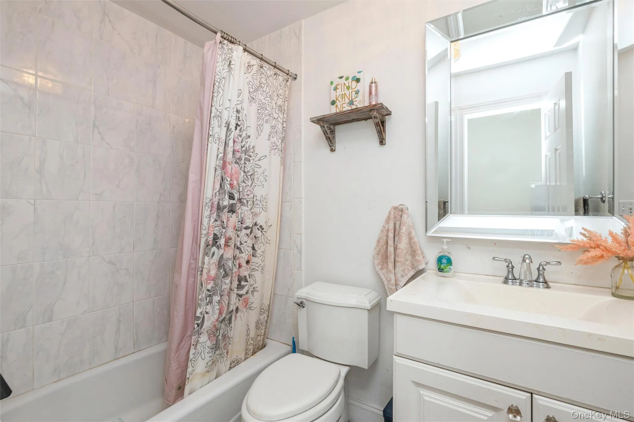 Full Bath Upstairs Full Bath Upstairs