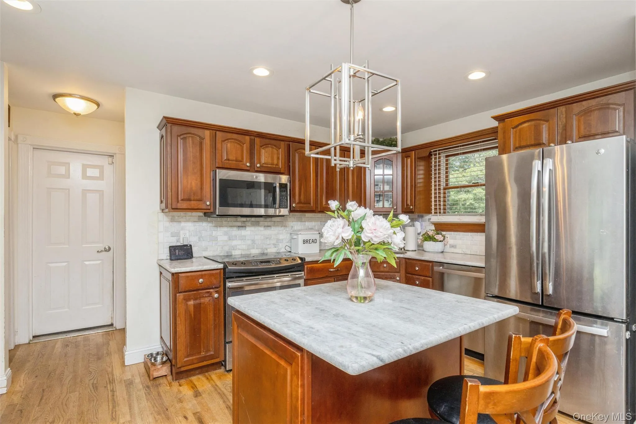 Updated Eat in Kitchen with Island Updated Eat in Kitchen with Island