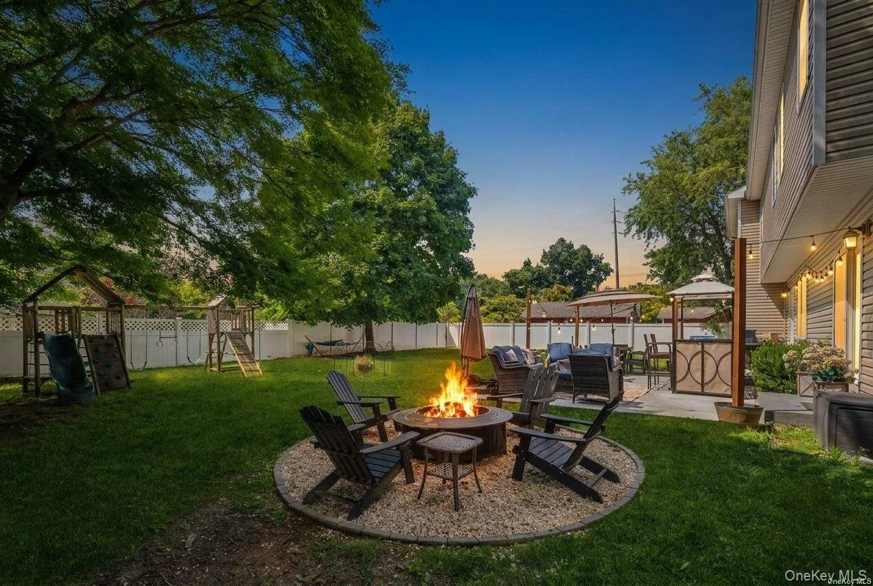 136 Mills Pond Road, Smithtown, NY, 4 Bedrooms Bedrooms, 9 Rooms Rooms,2 BathroomsBathrooms,Residential,For Rent,Mills Pond,0,1014293 136 Mills Pond Road, Smithtown, NY, 4 Bedrooms Bedrooms, 9 Rooms Rooms,2 BathroomsBathrooms,Residential,For Rent,Mills Pond,0,1014293
