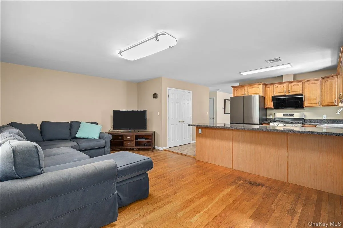 120 Woodruff Avenue, Eastchester, NY, 3 Bedrooms Bedrooms, 8 Rooms Rooms,2 BathroomsBathrooms,Residential,For Rent,Woodruff,0,1014298 120 Woodruff Avenue, Eastchester, NY, 3 Bedrooms Bedrooms, 8 Rooms Rooms,2 BathroomsBathrooms,Residential,For Rent,Woodruff,0,1014298